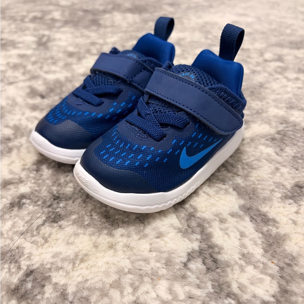 Nike Toddler Navy and Royal Blue Hook-and-Loop Sneakers